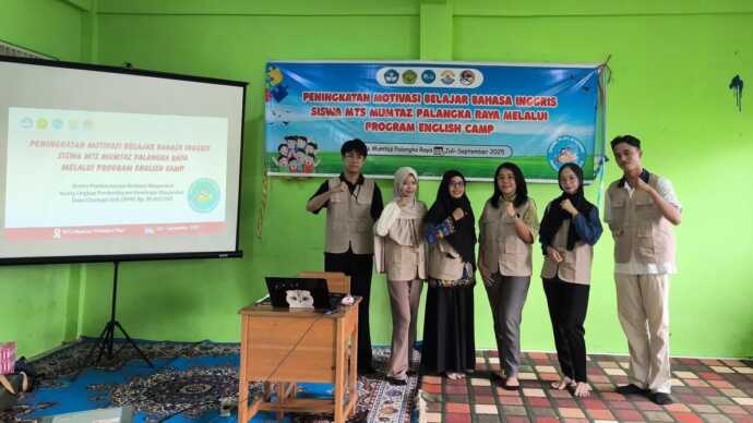 Kegiatan program English Camp PkM UPR di MTs Mumtaz Palangka Raya. (IST)